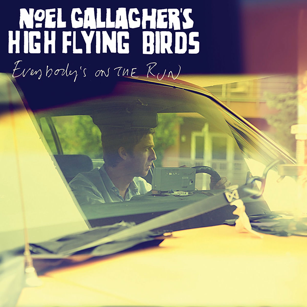 Noel Gallagher's High Flying Birds - Everybody's On The Run | Deezer