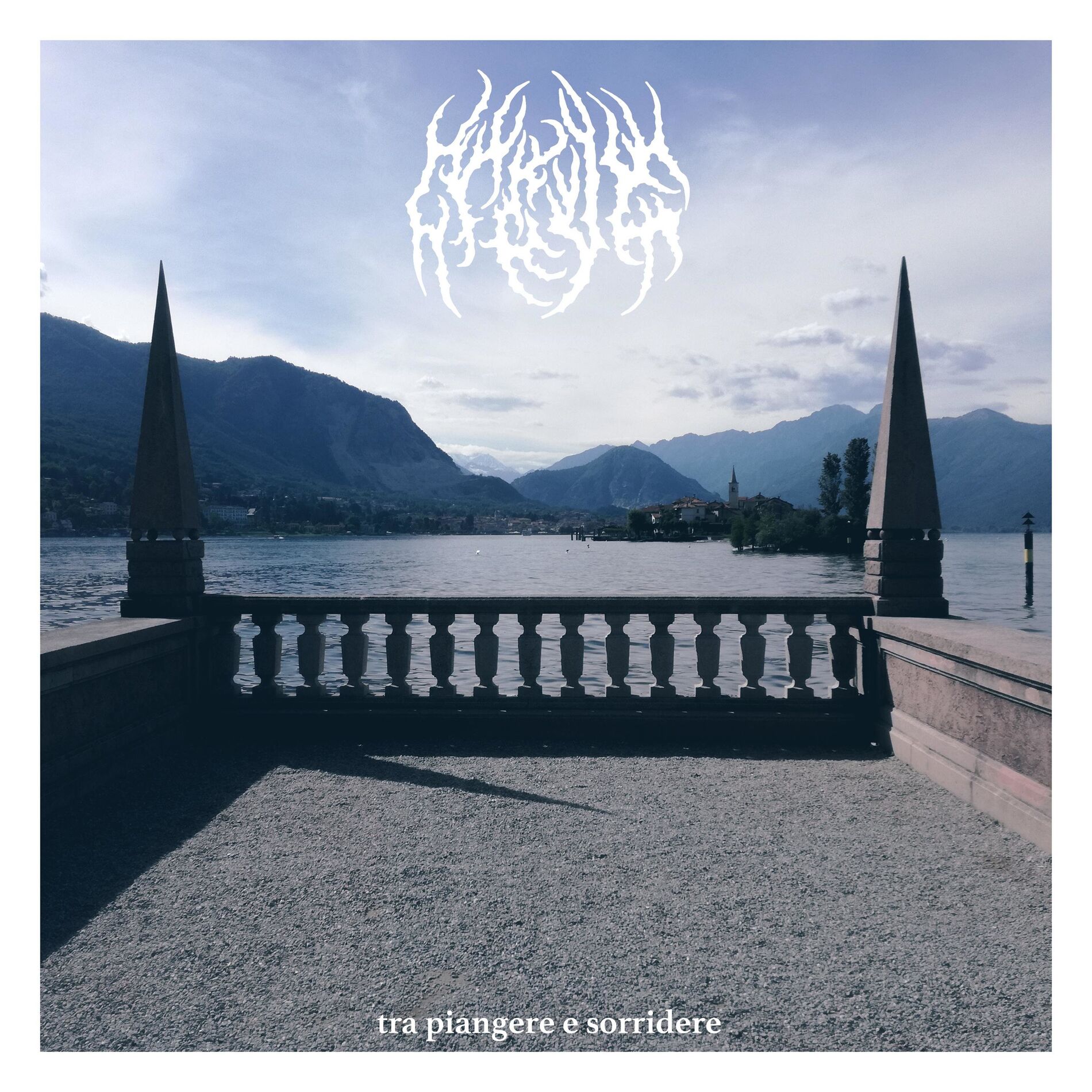 Album cover of tra piangere o sorridere