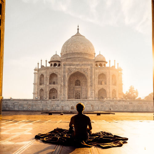 1 Night With White Noise: Ambient Calm for Yoga and Meditation