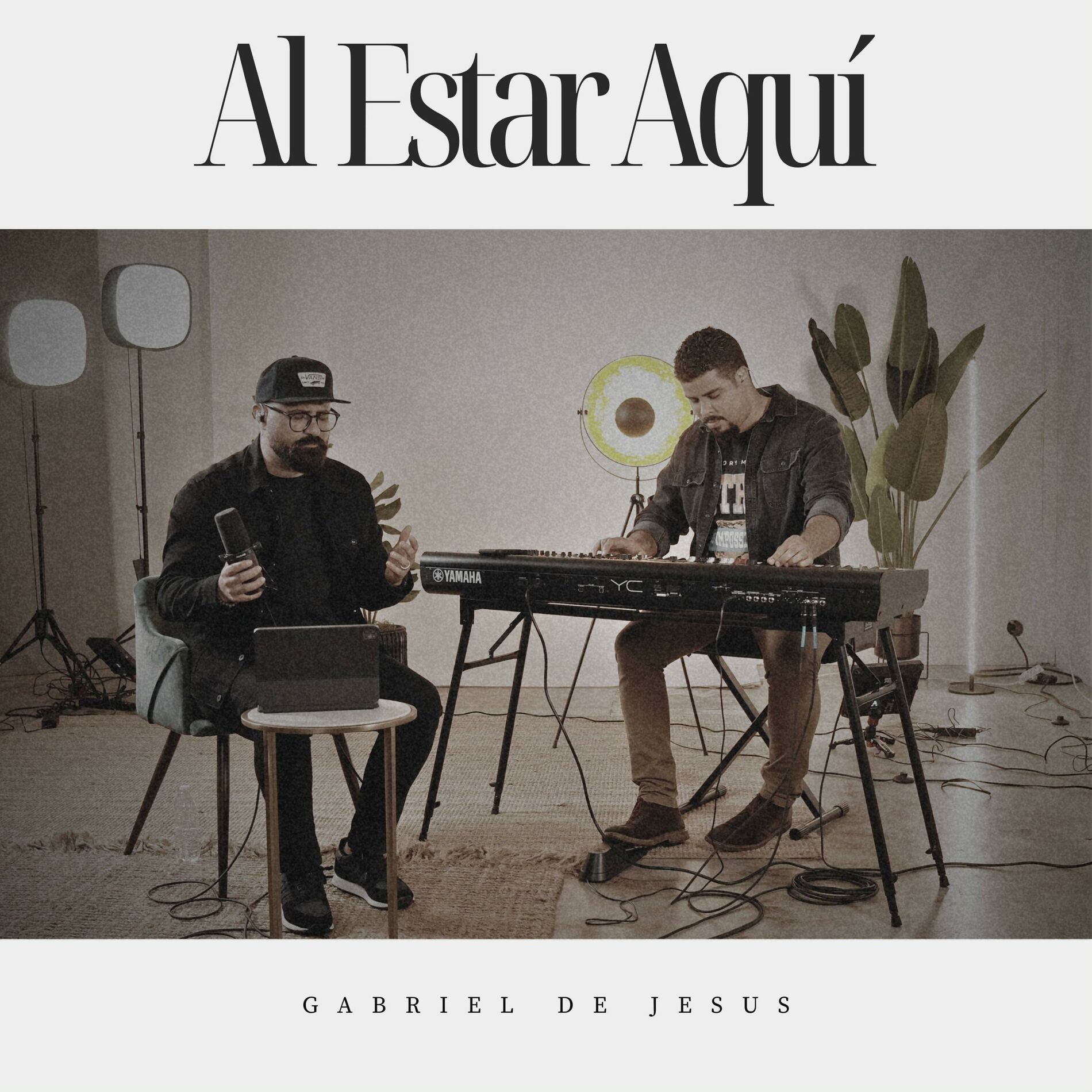 Album cover of Al estar aquí