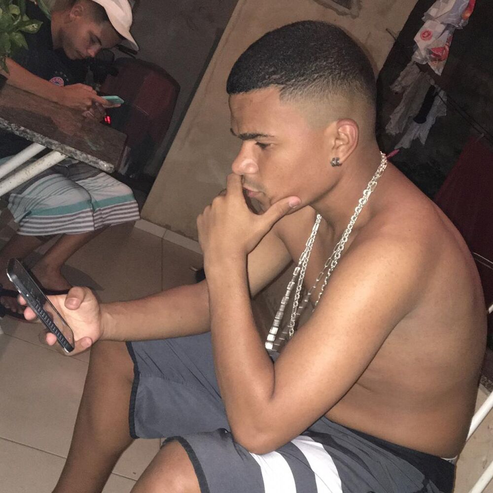 Picture of JULIN NÃO QUER LAÇO ELE SO QUER COMER VOCE