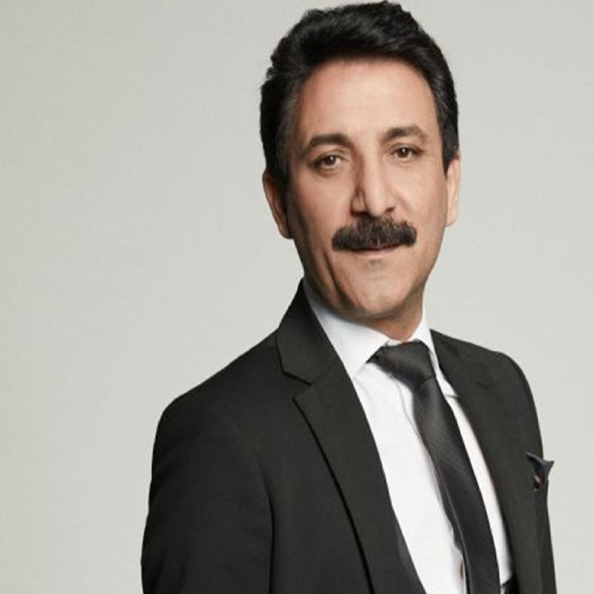 Album cover of Eşarbını Yan Bağlama