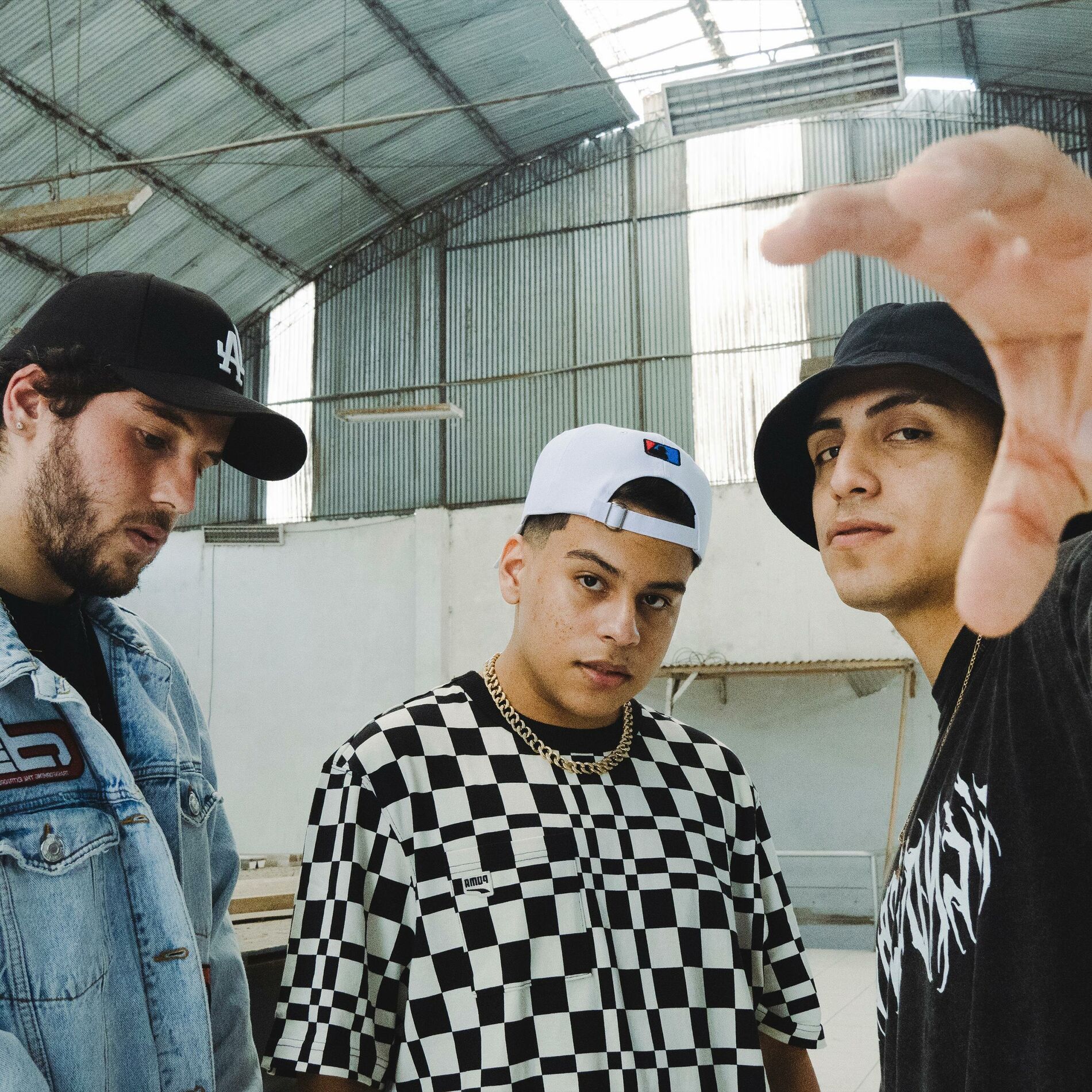 Album cover of Por Mas (feat. Vincez & Dlion Baby) [Remix]