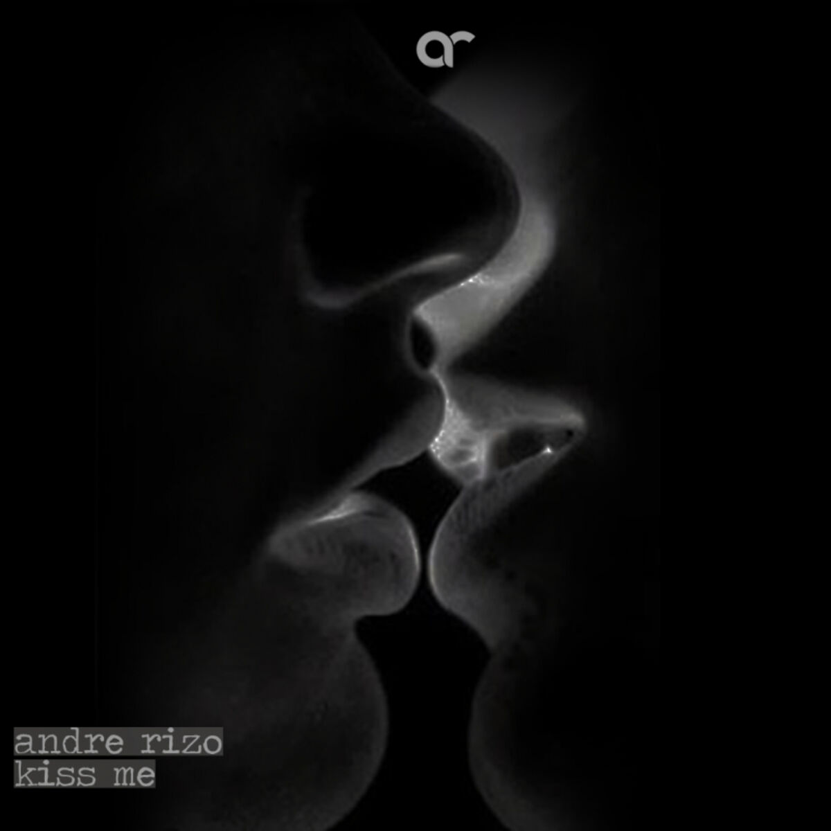 Album cover of Kiss me (feat. Lola Jane)