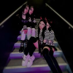Cover of Bizarre feat. 6arelyhuman