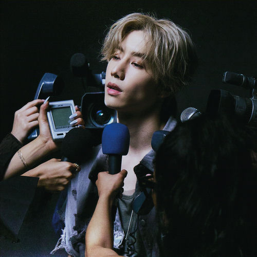 Mark Tuan – hold still – Single