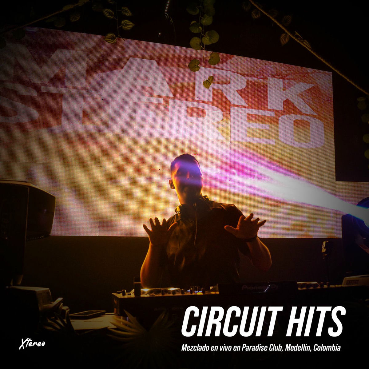 Album cover of Circuit Hits (Mezclado En Vivo en Paradise Club, Medellín, Colombia)