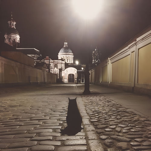 Между нами