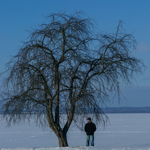 Поздно