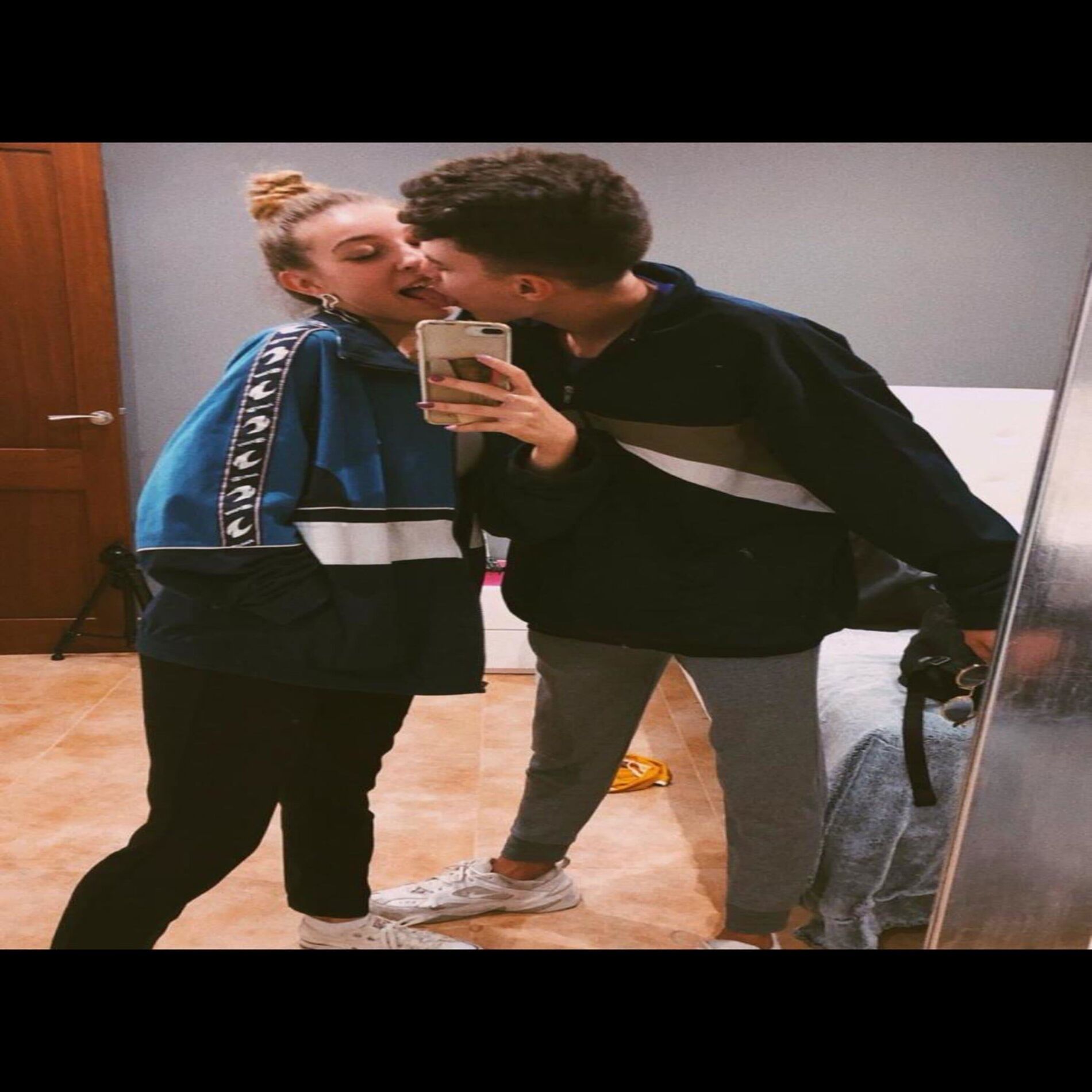 Album cover of Fans (feat. Alvaro)