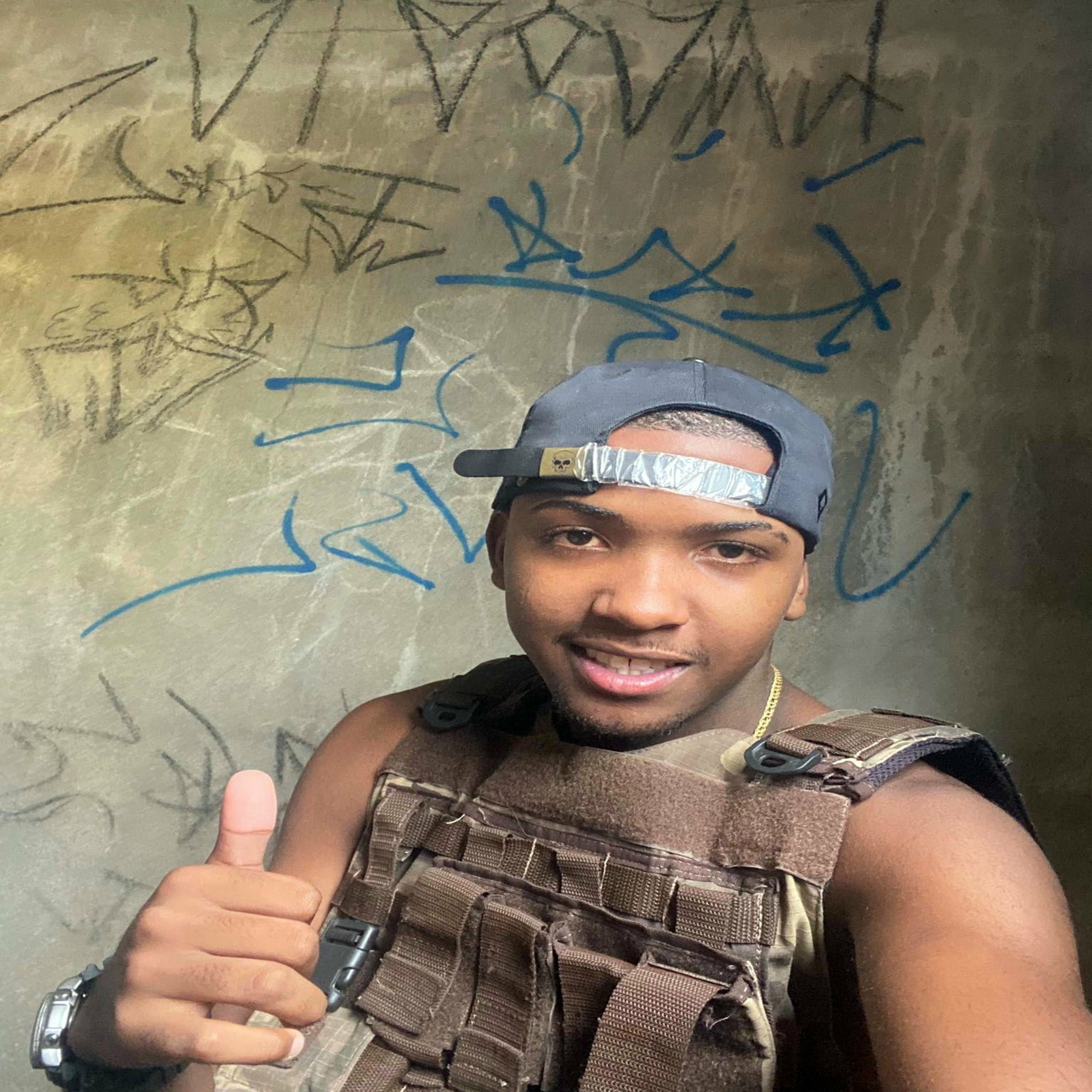 Album cover of MC B7 & MC GORDINHO - VAI PIRANHINHA DESCE, VAI PIRANHINHA SOBE