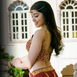 Cover of Akeli Na Baazar Jaya Karo