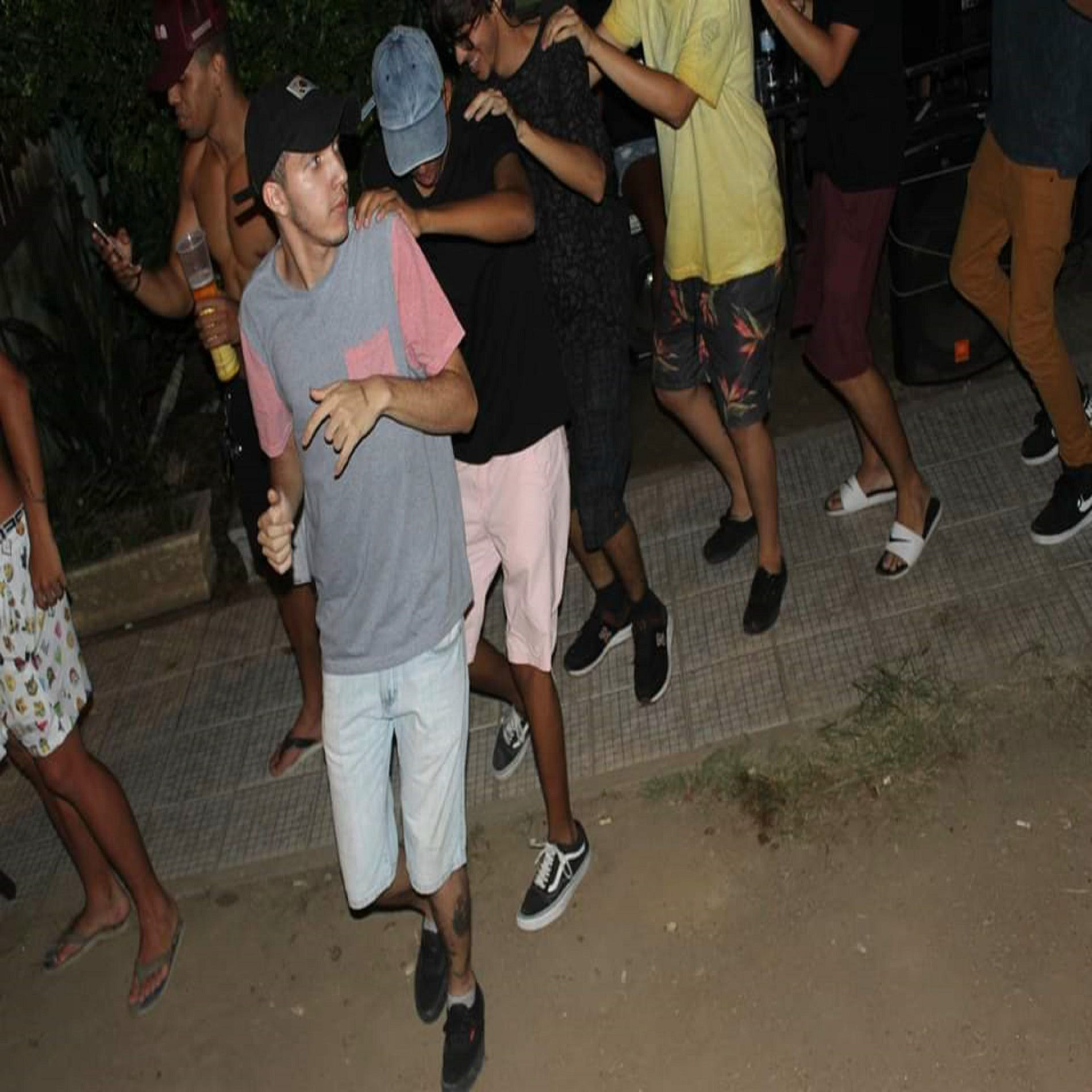 Album cover of Desce (feat. Ramemes)
