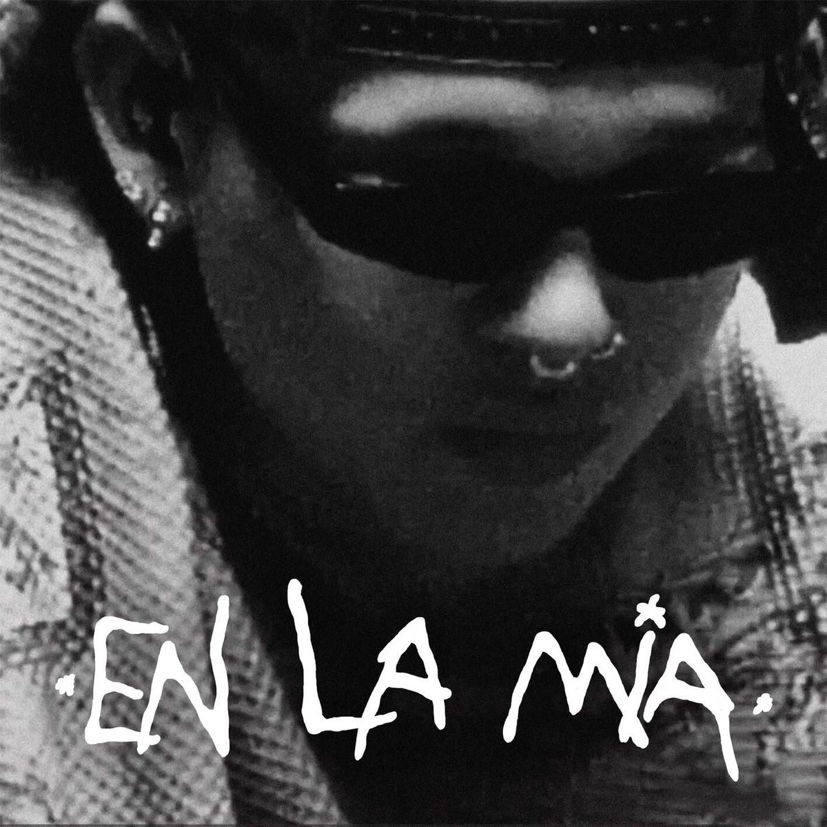 Album cover of en la mía bundle
