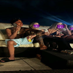 CADA UM COM SEU MALOTE, FUMO MESMO BEBO MESMO