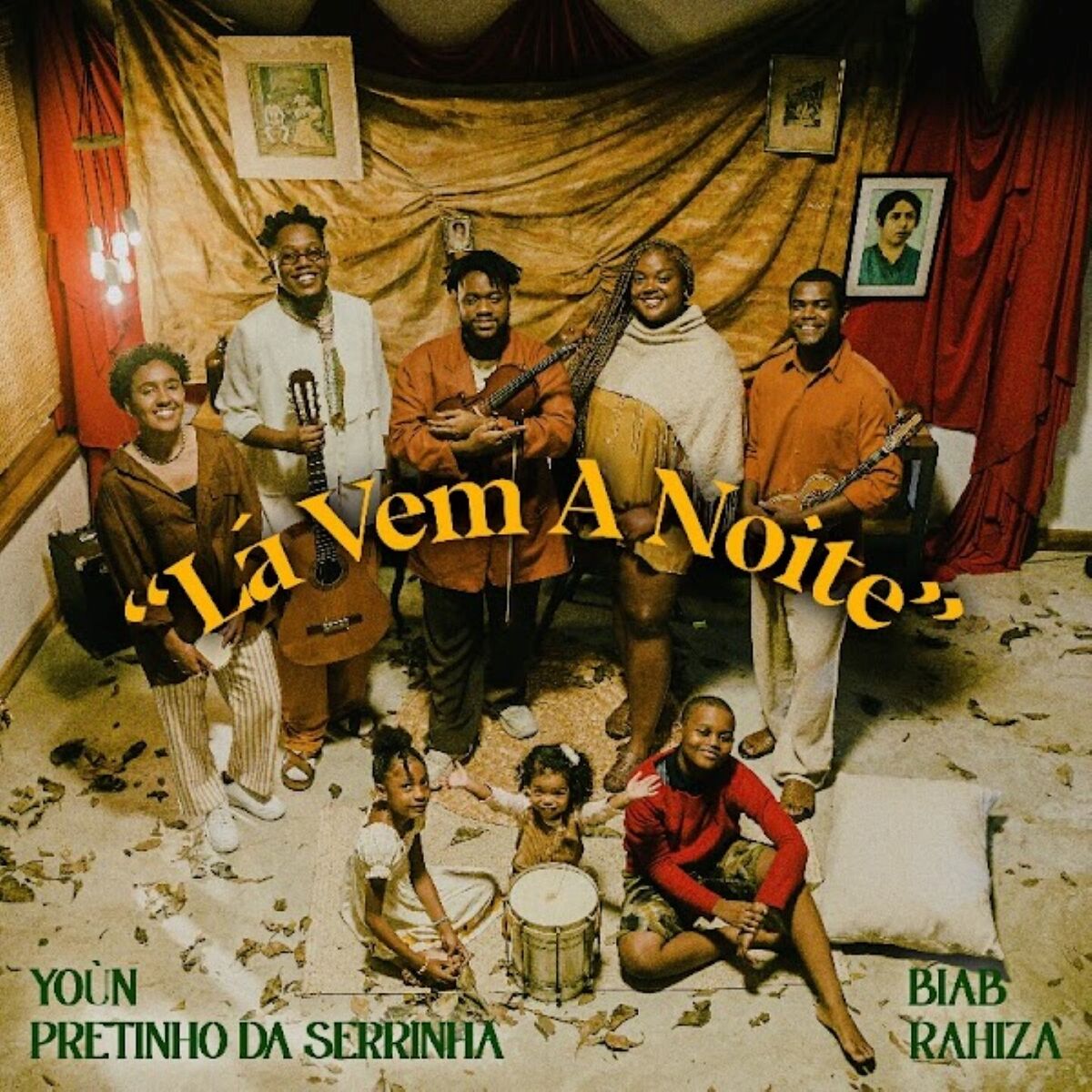 Album cover of Lá Vem A Noite