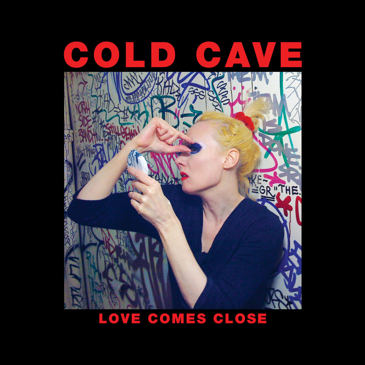 Album cover of Love Comes Close (Deluxe Edition)