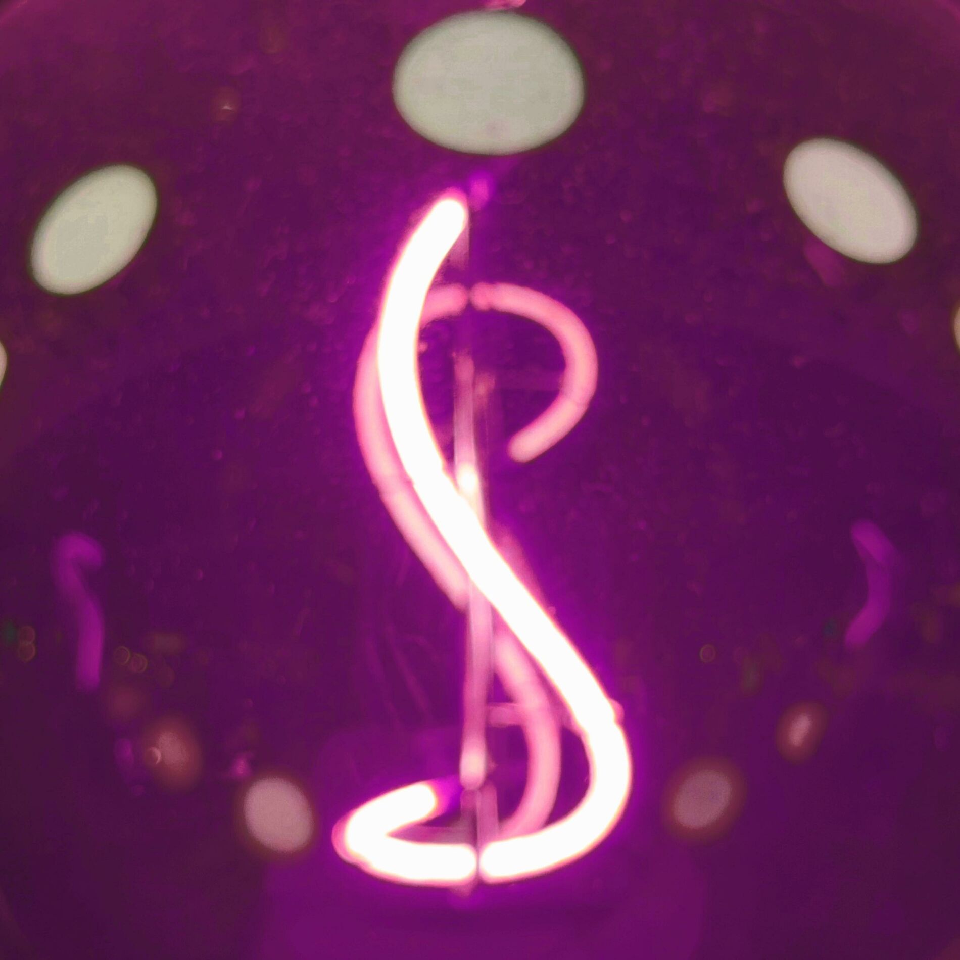 Album cover of champain (feat. valou)