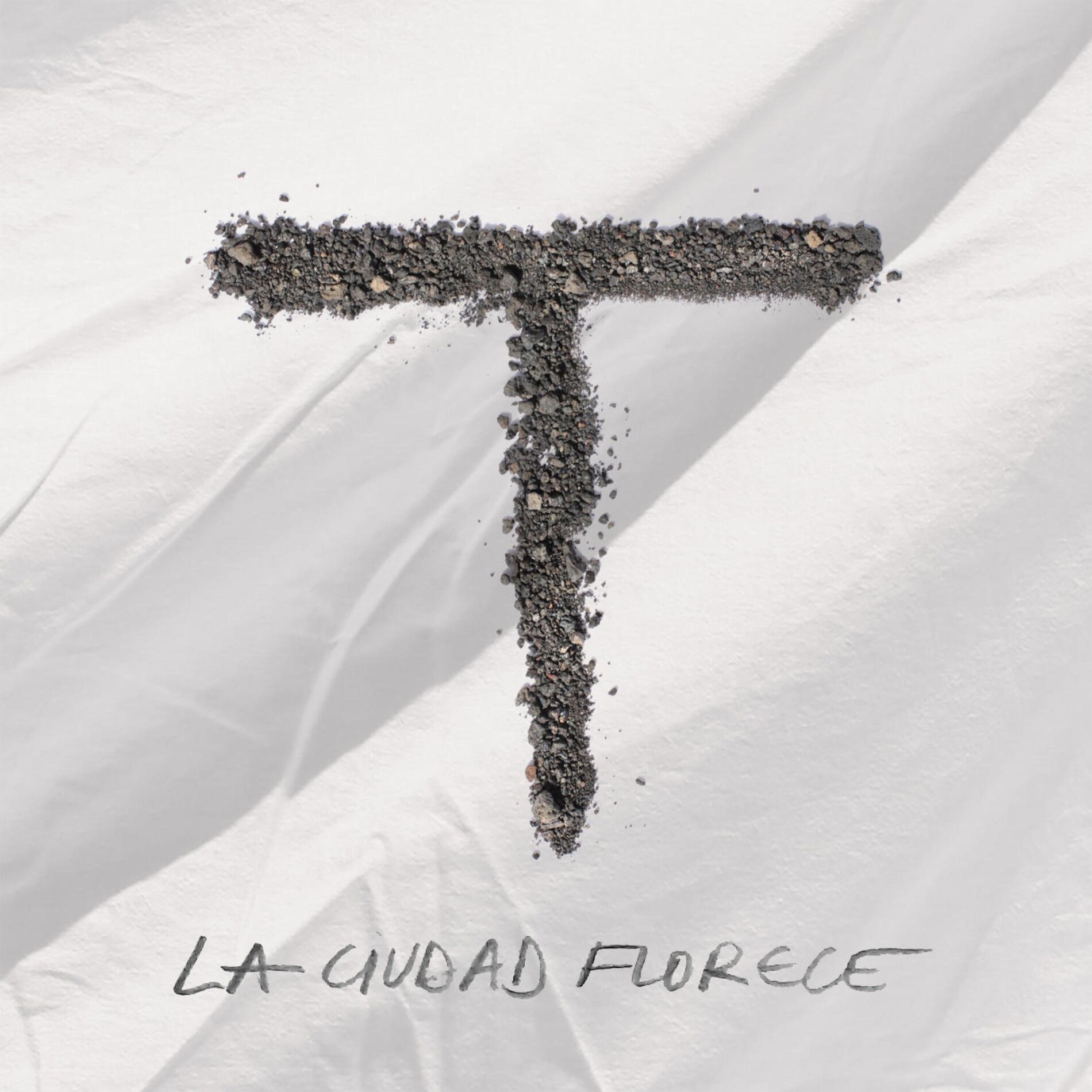 Album cover of La ciudad florece (feat. Javier Guzmán, María Guzmán, Violeta Marazuela, Gabriela Gomes, Txandra Henderson, Qmins & Khotton Palm)