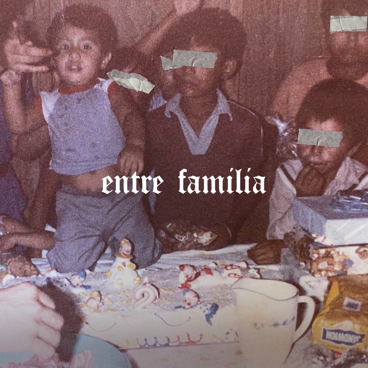 Album cover of Entre Familia
