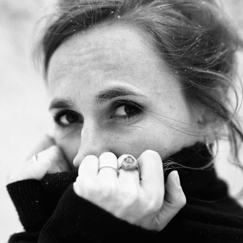 Flowerbeds by Lara Taska - 124 BPM