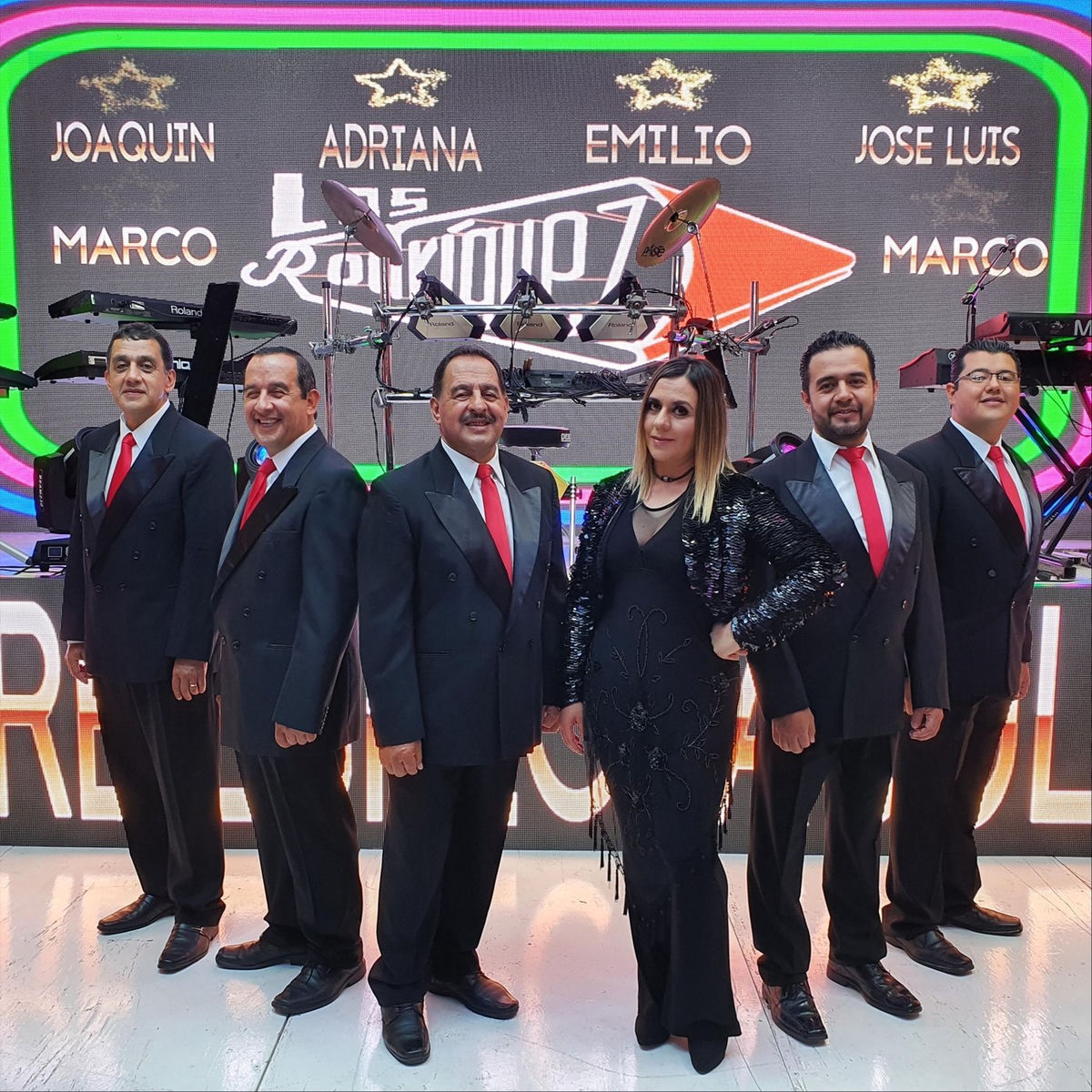 Album cover of Medley: Primera Vista / Sola / Todo Lo Encuentro / Tu Eres la Razón / Sonaja y Tambor