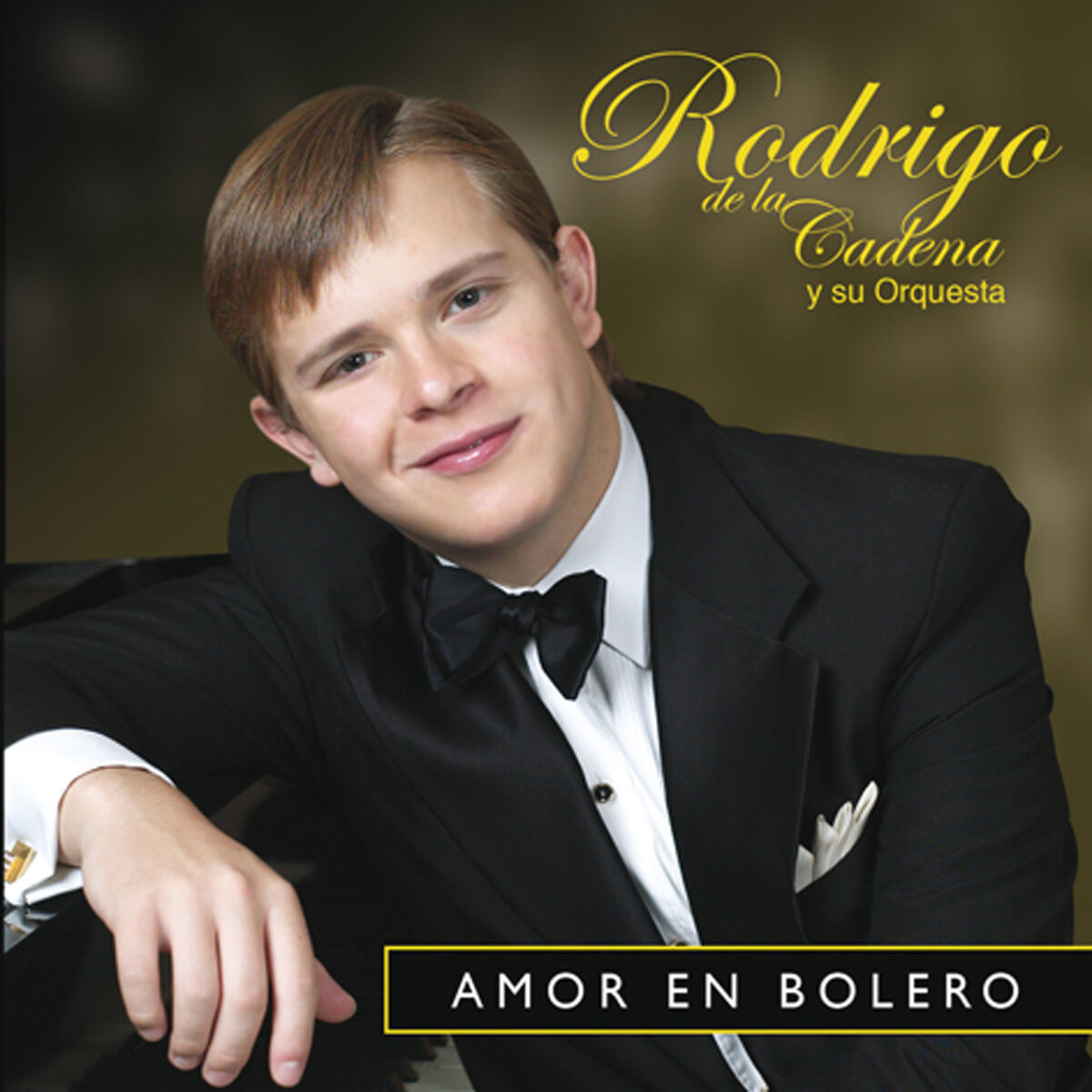 Album cover of Amor en Bolero - Rodrigo de la Cadena y Su Orquesta