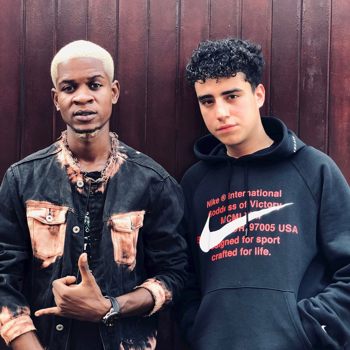 Album cover of So com um pé
