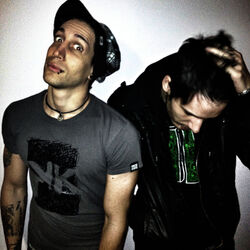 Cover of Sinaver vs D-Tune vs Emd Boyz - Bring the Bass Back (Sinaver Remix)