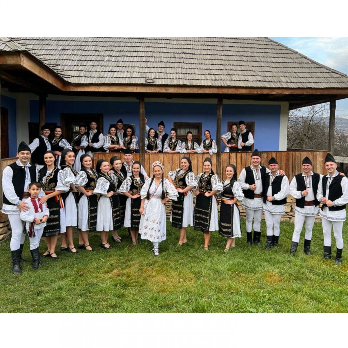 Album cover of Ansamblul Folcloric Martisorul (feat. Vladuta Lupau)