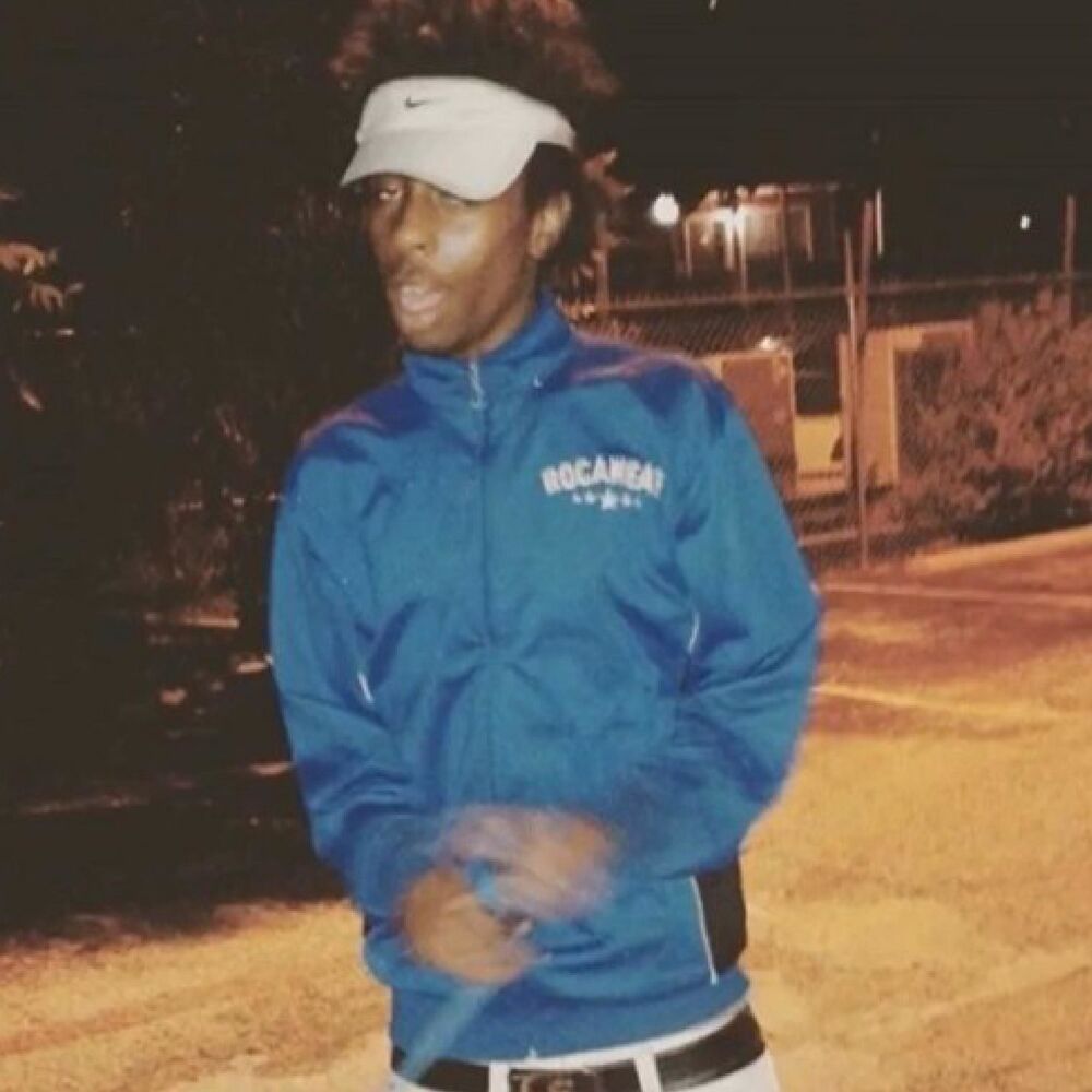 Picture of pass her to my bro