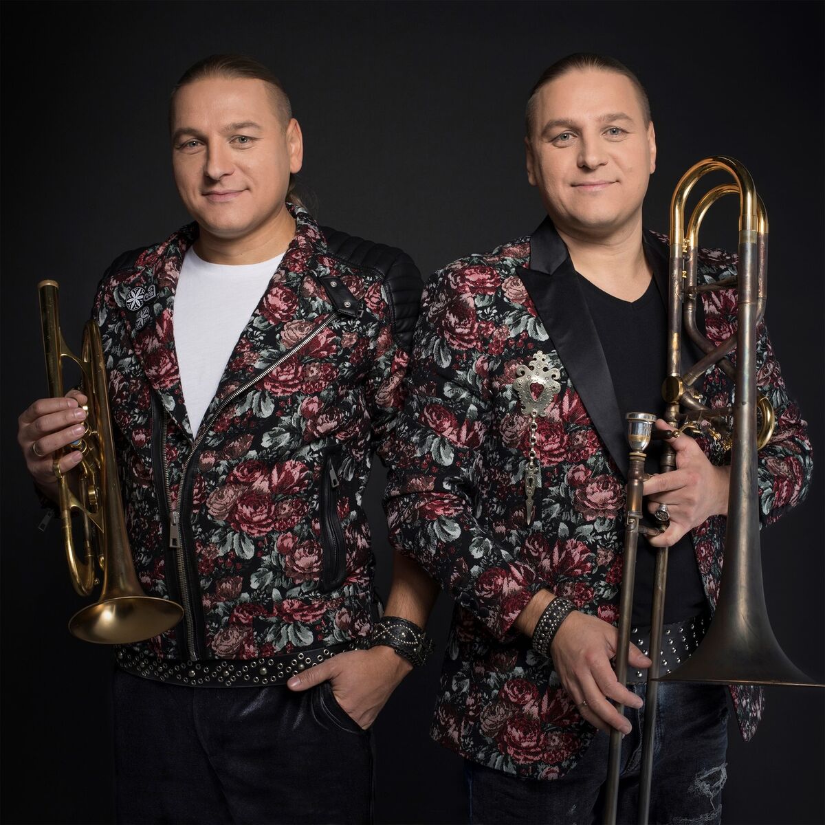 Album cover of DZIEJE SIĘ