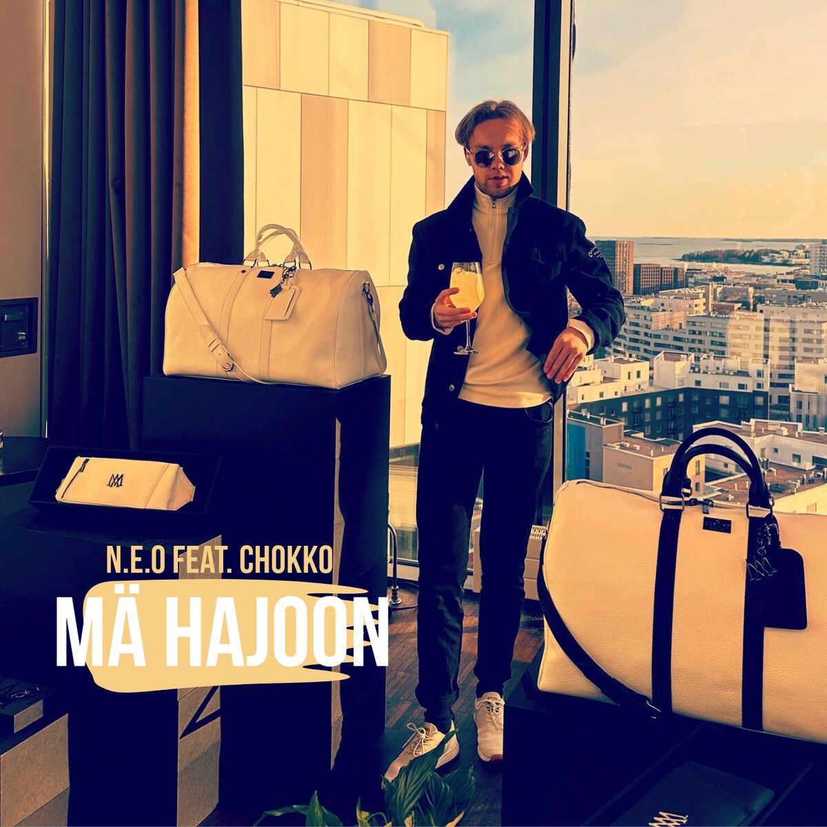 Album cover of Mä hajoon