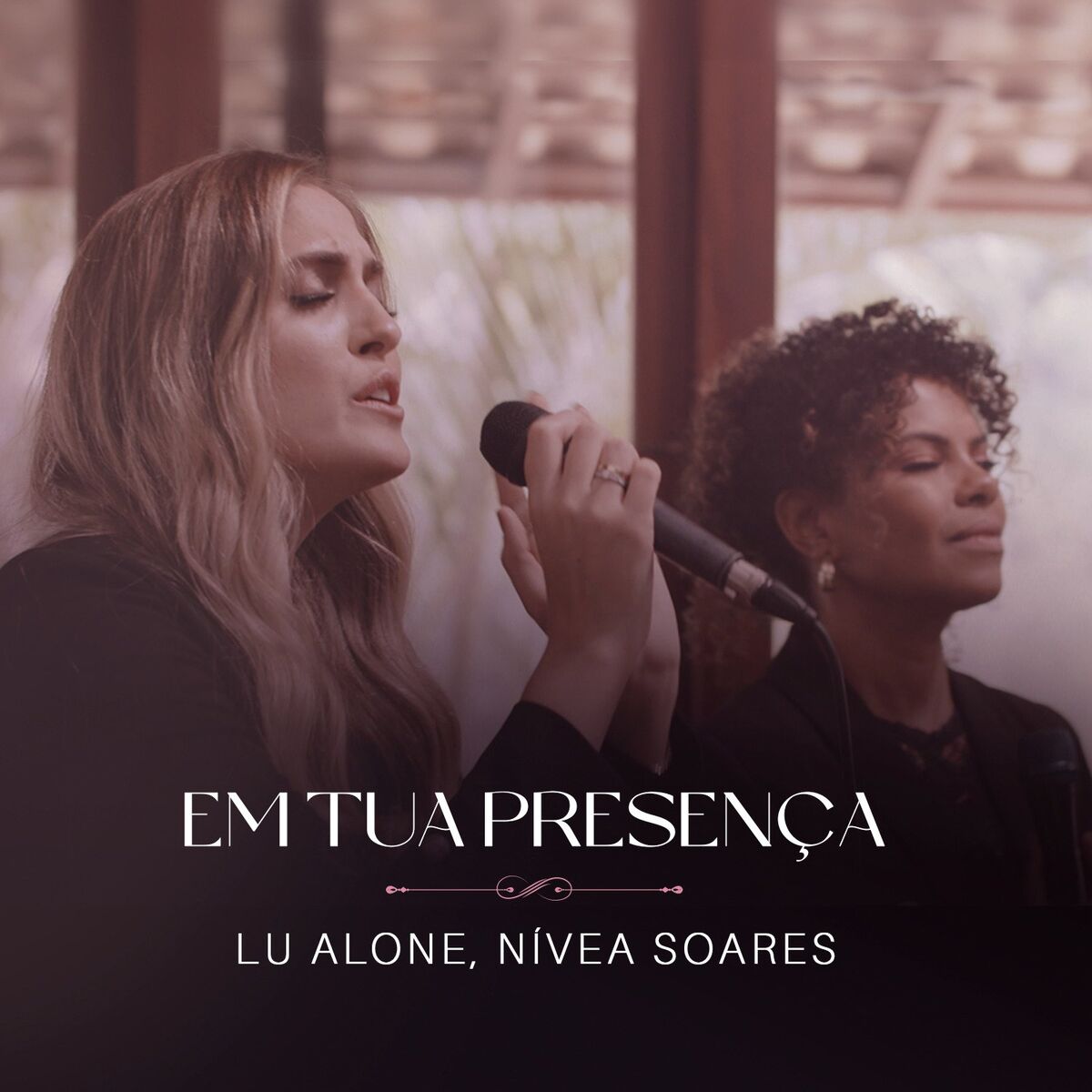 Album cover of Em Tua Presença (Ao Vivo)