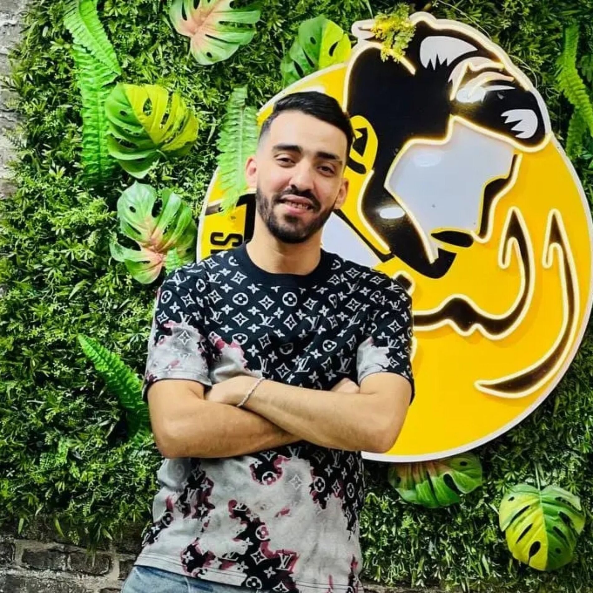 Album cover of من عيني مخيط بايت نسبط