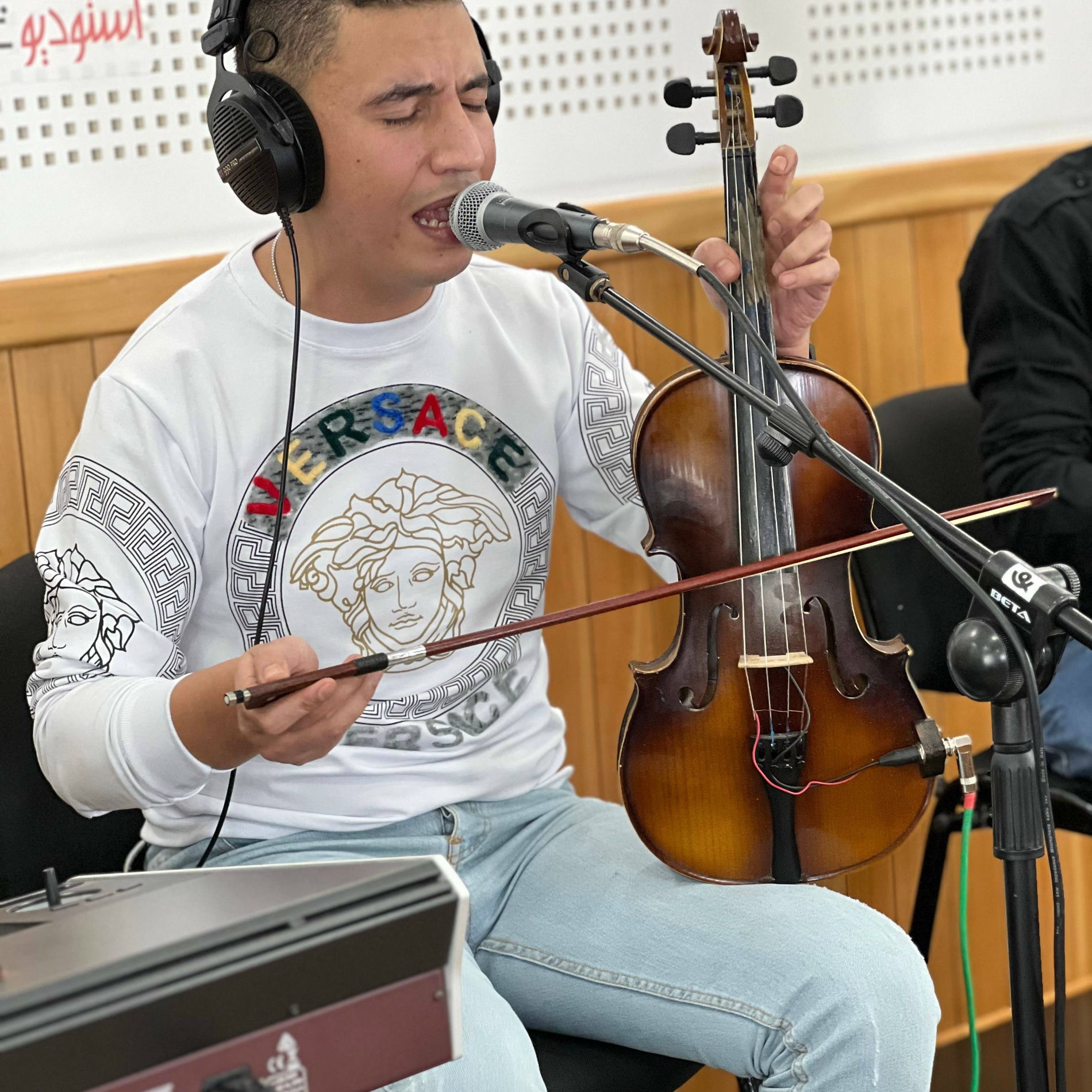 Album cover of badr ouabi| lokan ana chawroni f zinبدر وعبي