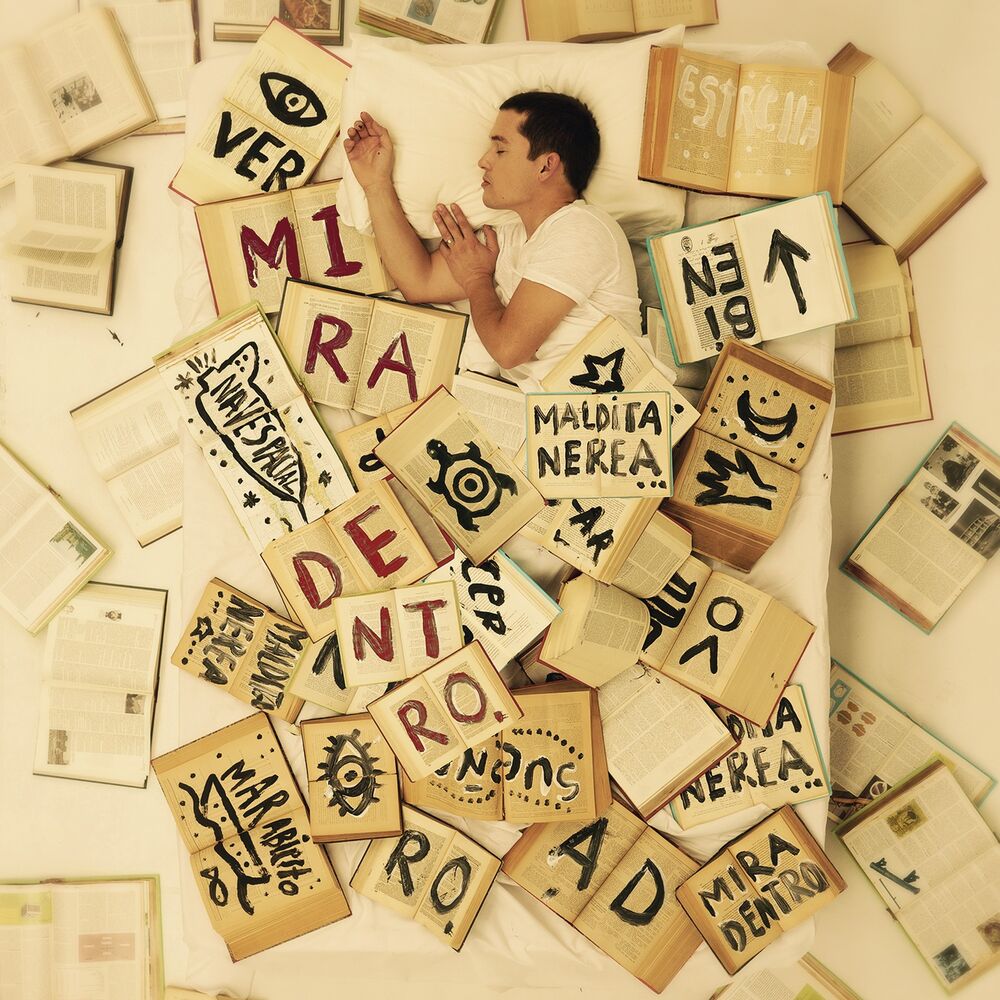 Picture of Mira Dentro