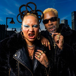 Cover of Chama O Duh Y la Bmz by undefined