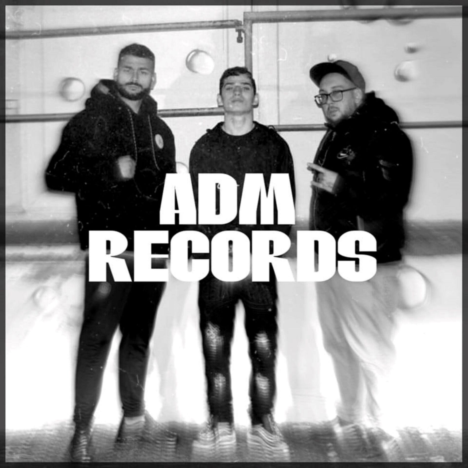 Album cover of ONE LOVE (feat. DOUBLE M, DAVZ, NICO BENZ & LADDY SOUND)