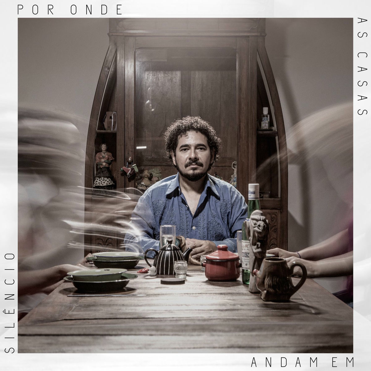 Album cover of Por Onde As Casas Andam Em Silêncio