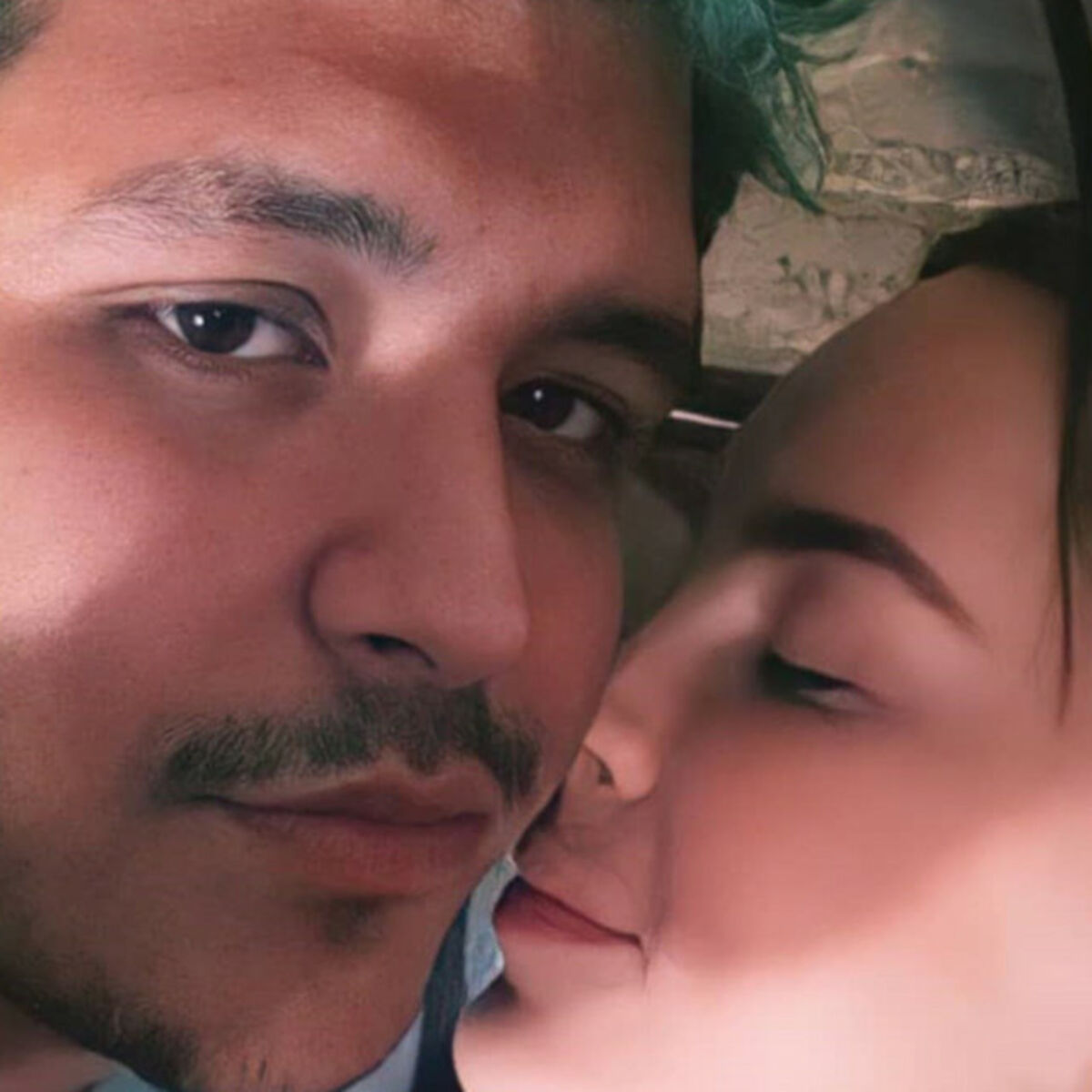 Cover of playlist Cristian Nodal y Belinda - Si nos dejan -
