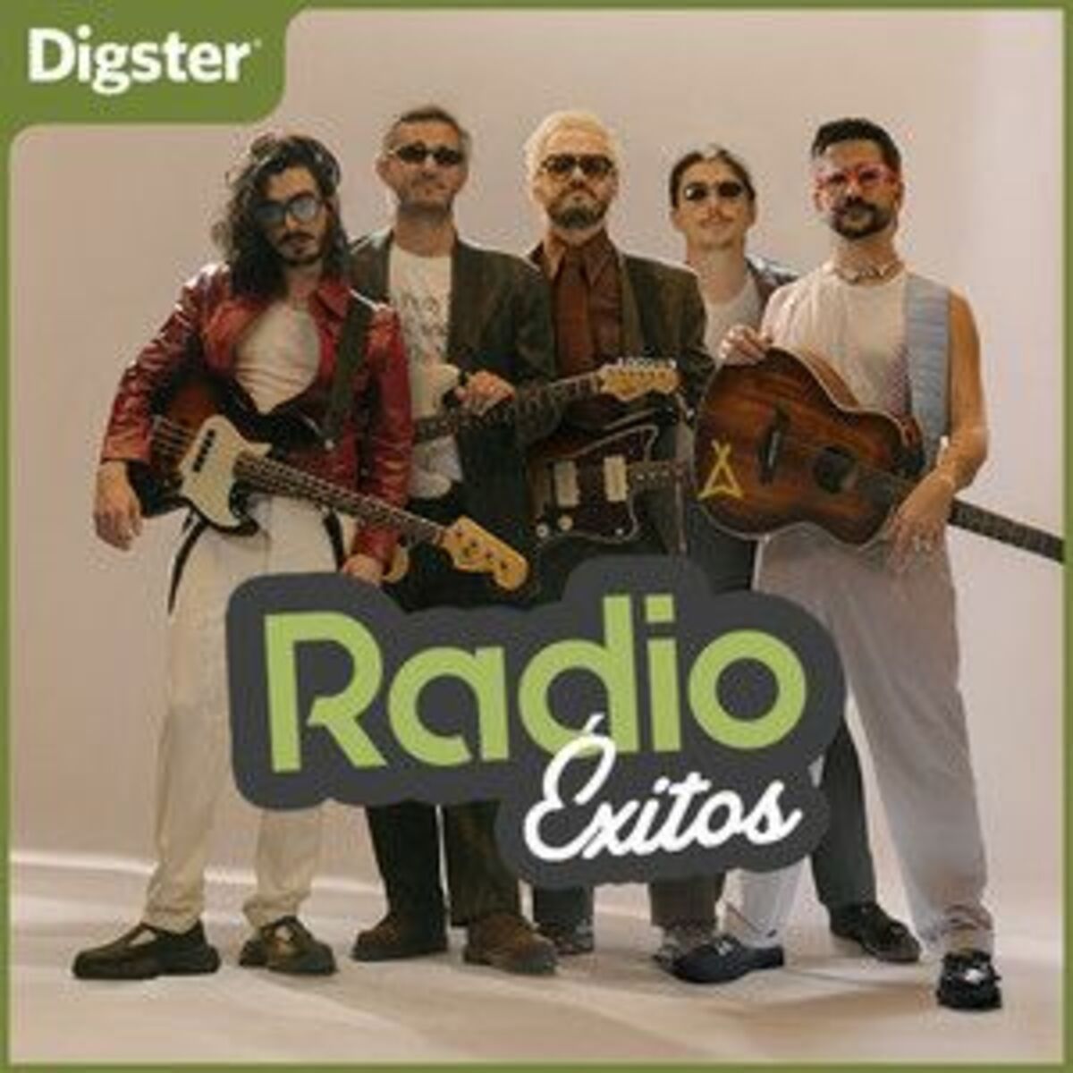 Cover of playlist 100 ÉXITOS FM 📻 Lo + sonado en tu dial o cadena