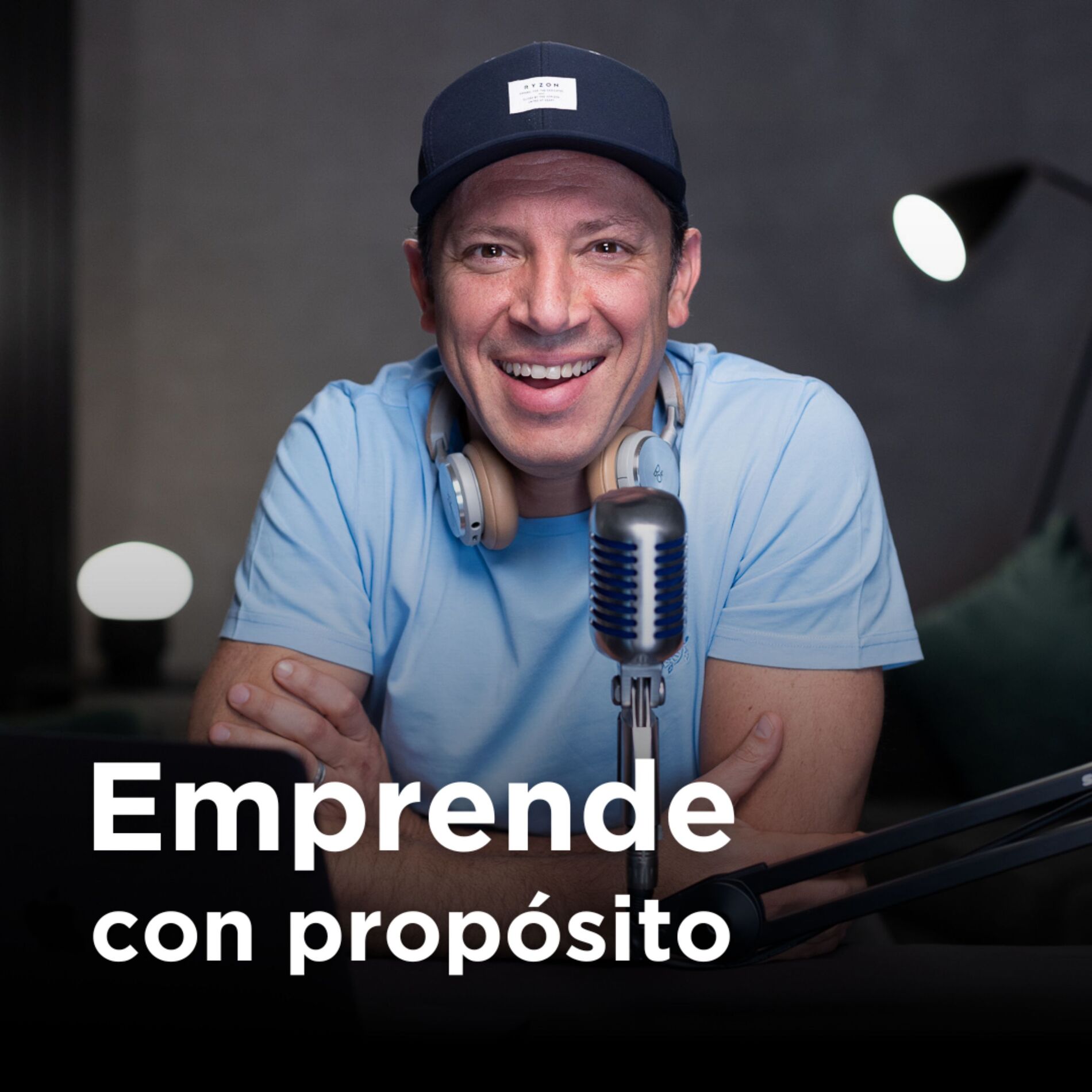 Show cover of Emprende con Propósito