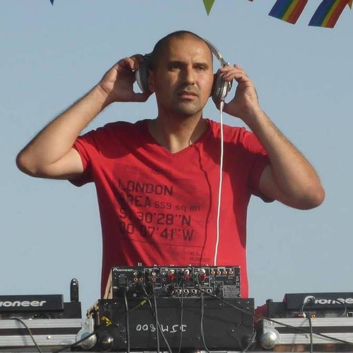 Show cover of EDM Mixes and Tracks by LoGiX