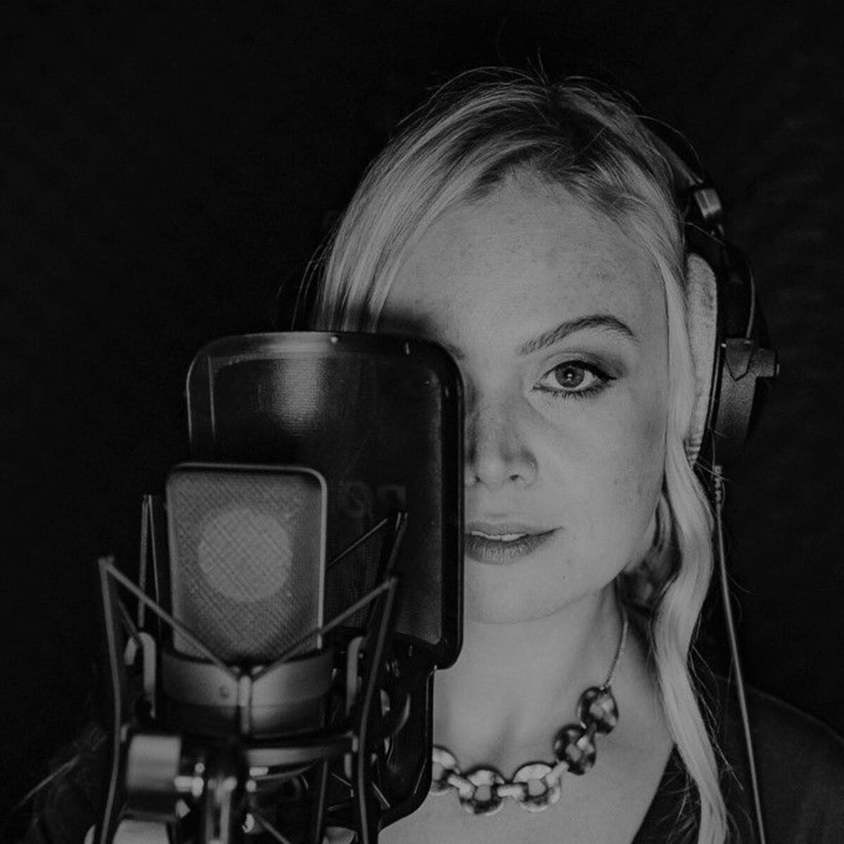 Show cover of Pia liest