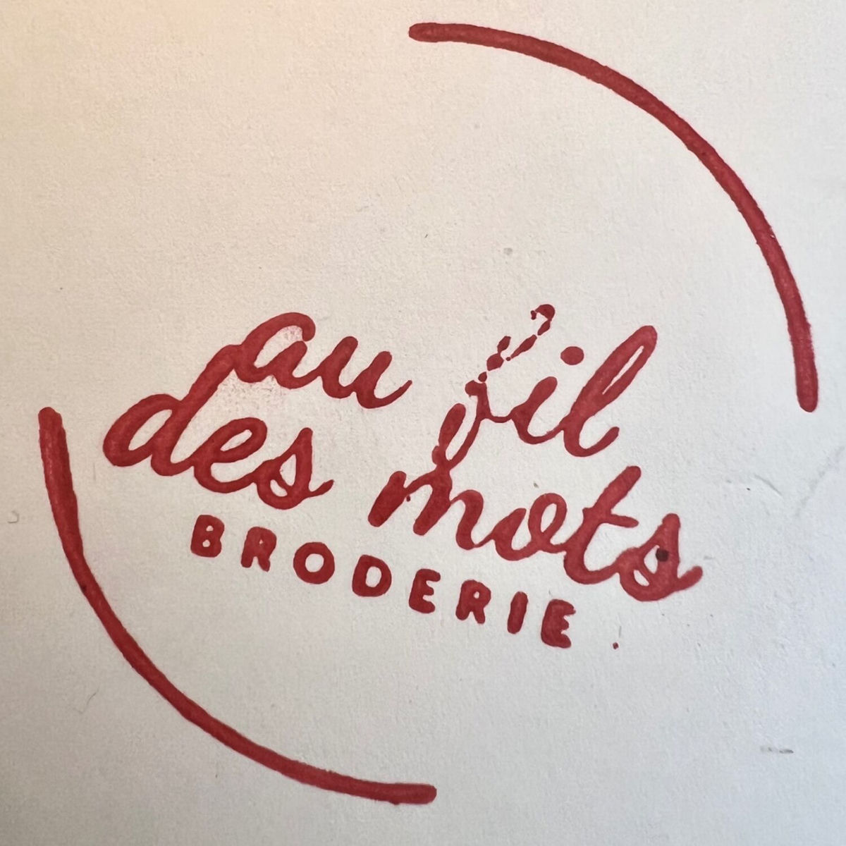 Show cover of Au fil Des Mots - Broderie  le podcast