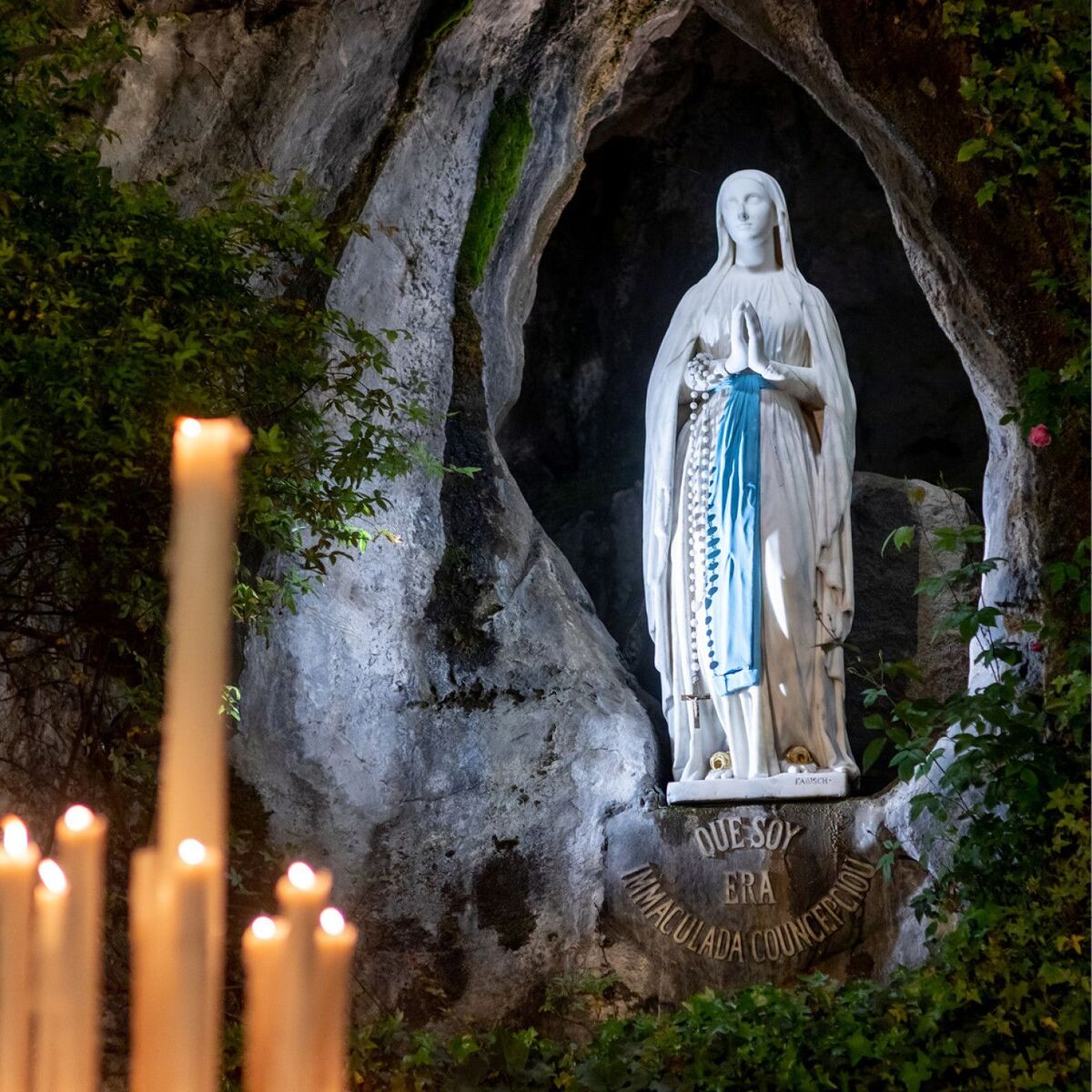 Show cover of Lourdes : le récit des Apparitions