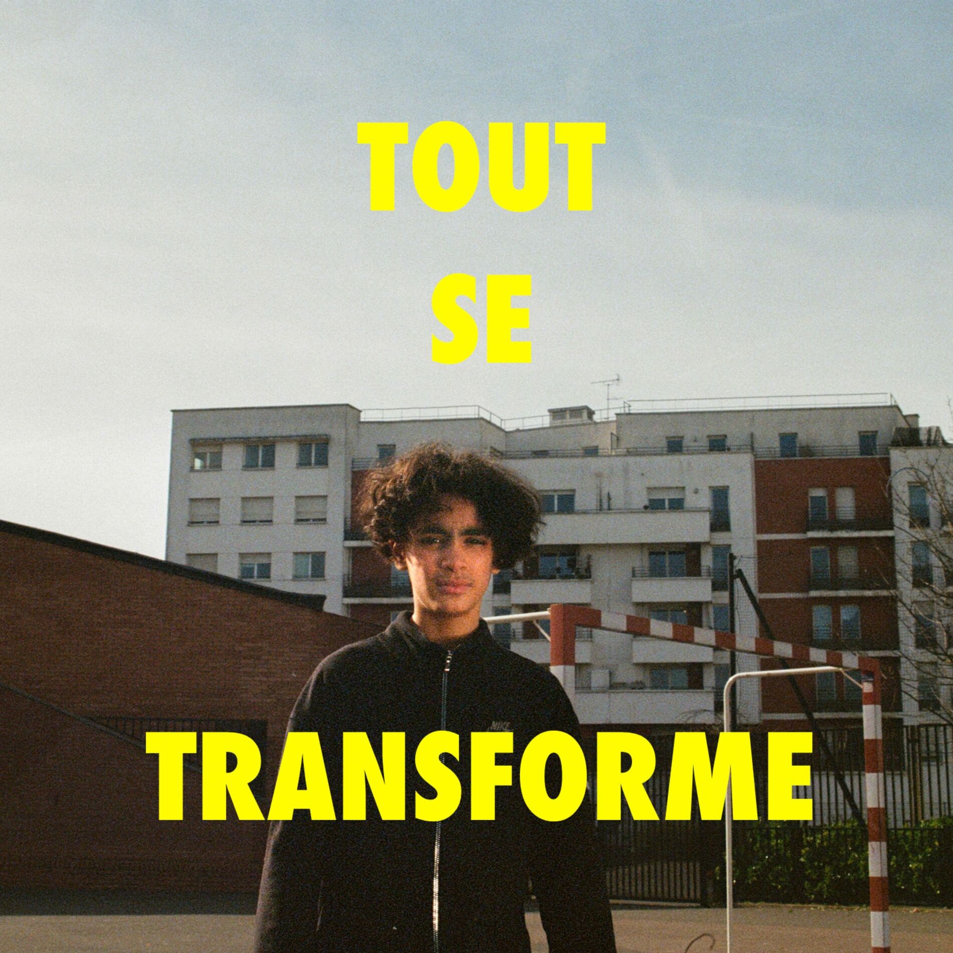Show cover of Tout se transforme - La quatrième B
