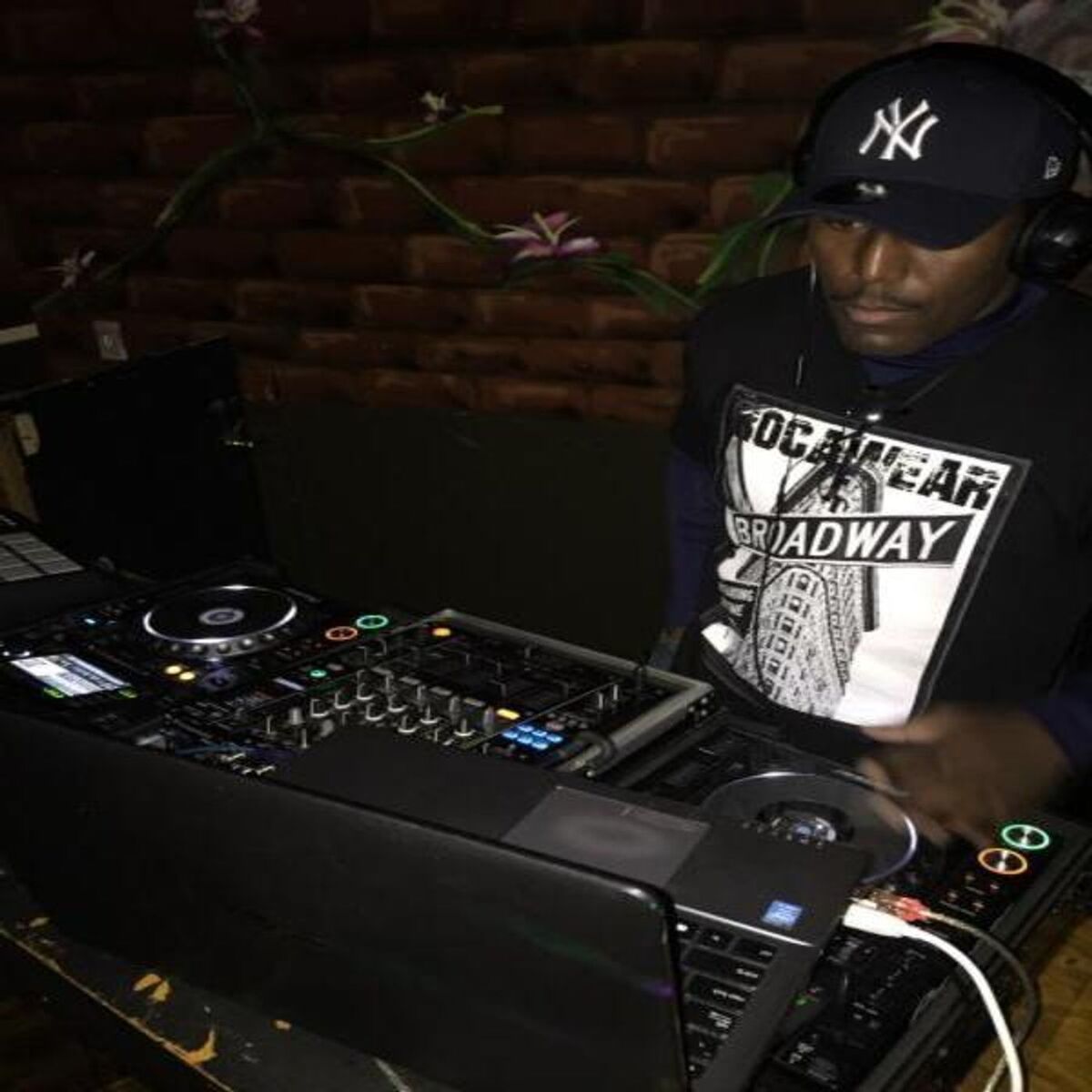 Show cover of DJ Czezre The Return Volume 1