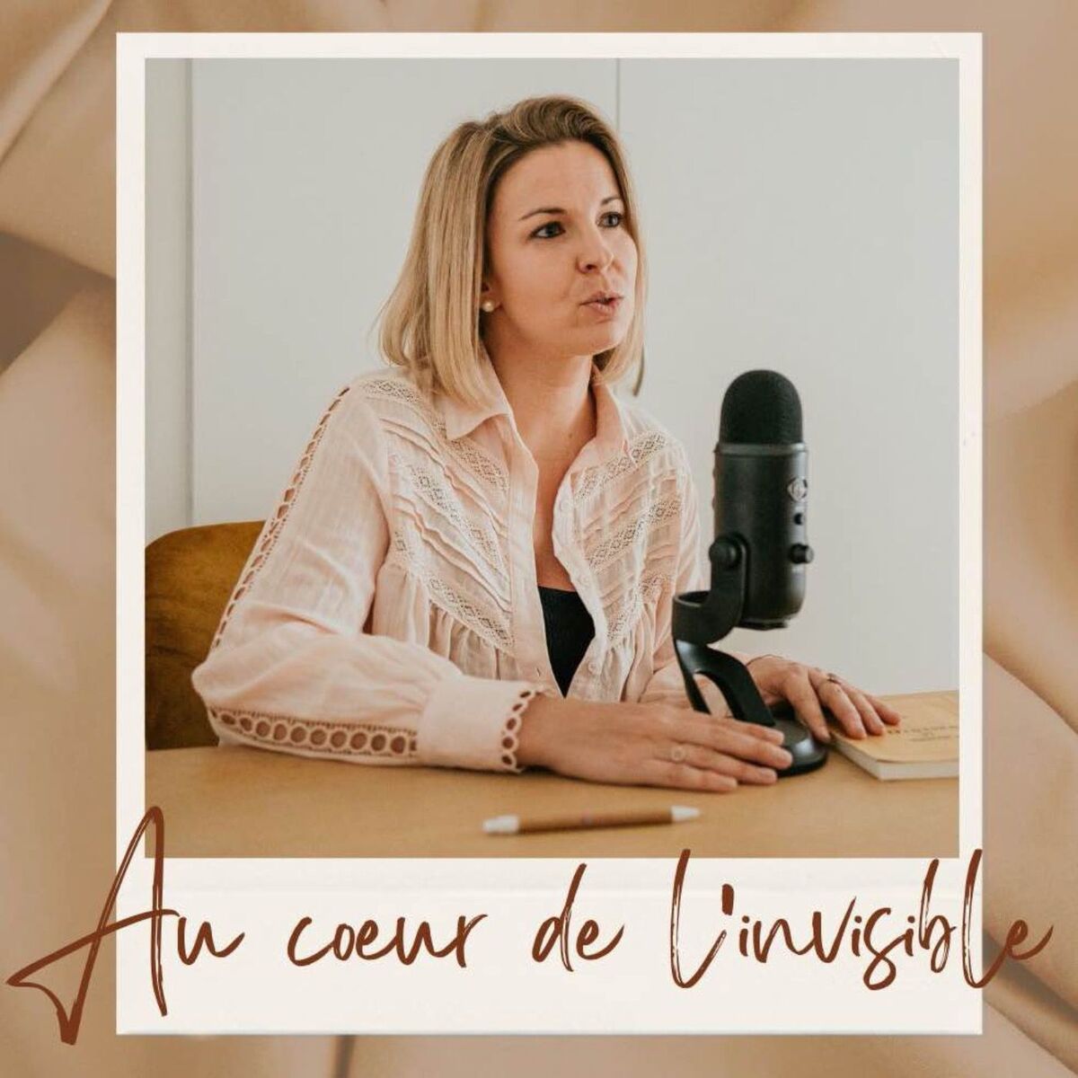 Show cover of Au coeur de l'invisible